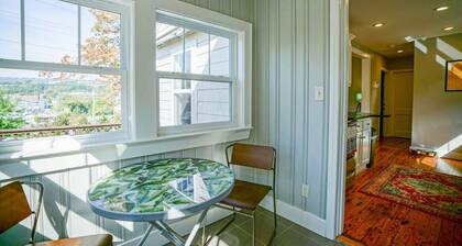 Cozy North Shore Cottage - GREAT location, Pet friendly!