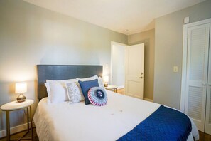 2 dormitoris, escriptori i planxa i posts de planxar 