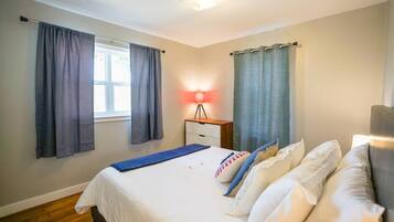 2 bedrooms, desk, iron/ironing board, travel crib