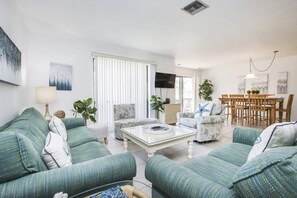 Condo (Blind Pass E103) | Fachada