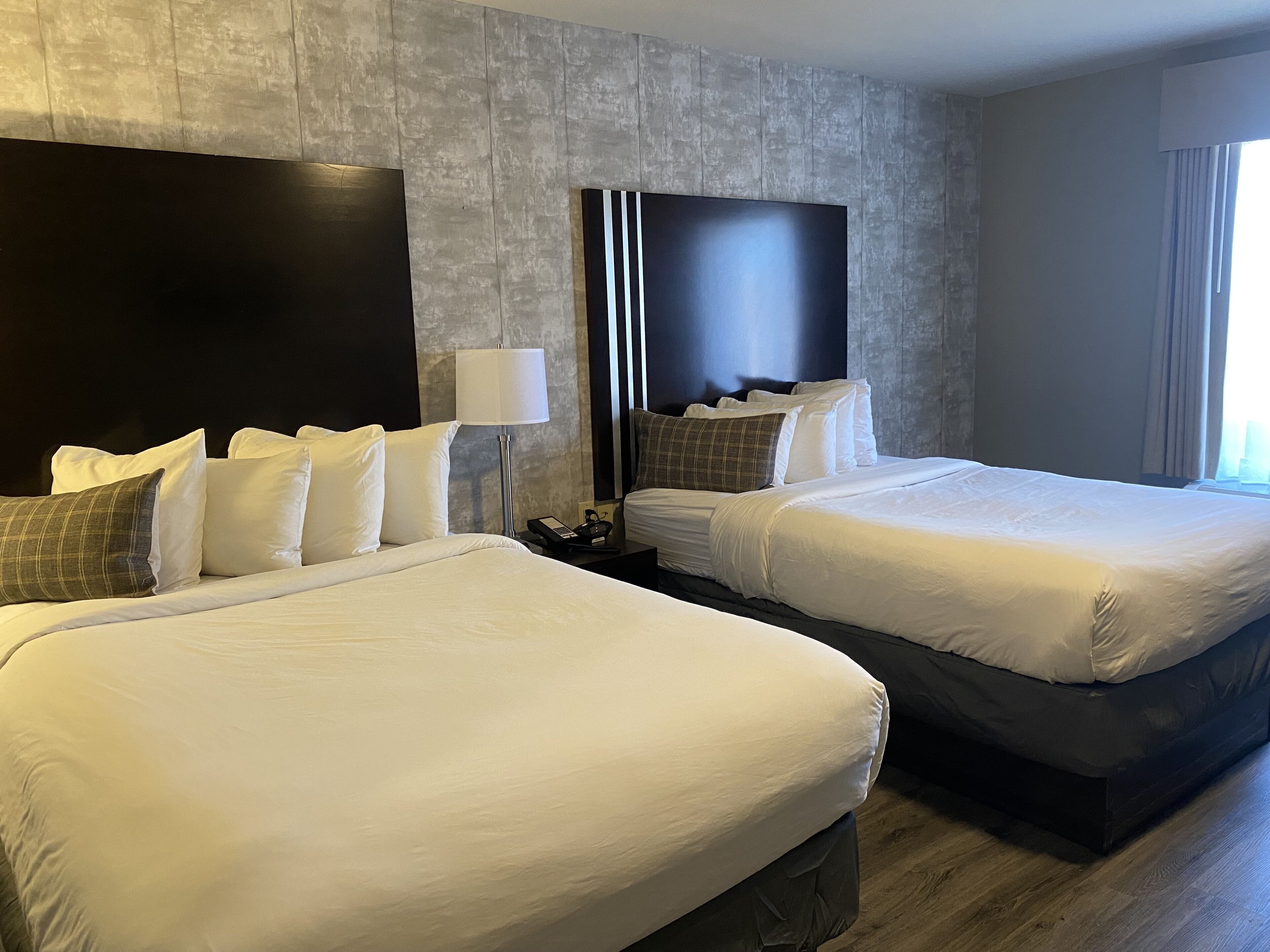 1 bedroom, pillow-top beds, desk, laptop workspace