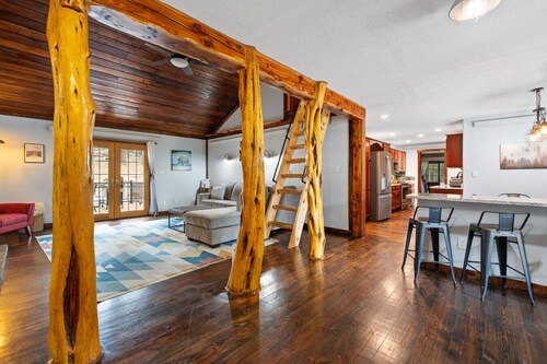 Tatanka Getaway with Hot tub & Game Room