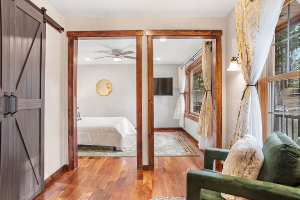 4 bedrooms, desk, iron/ironing board, travel crib