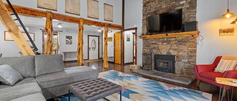 Smart-TV, peis og bøker