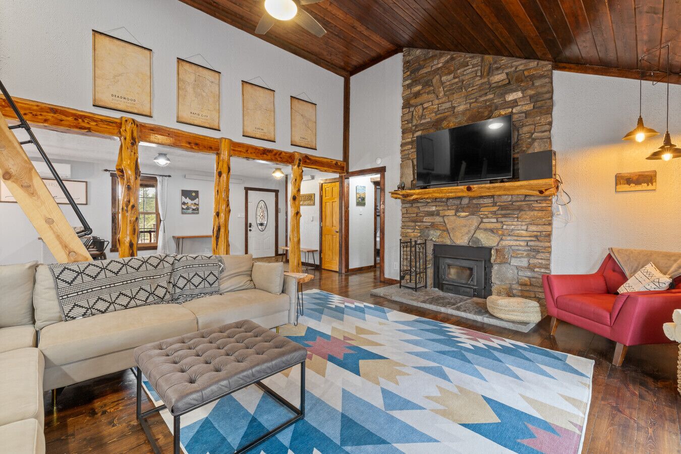 Smart-TV, Kamin, Bücher