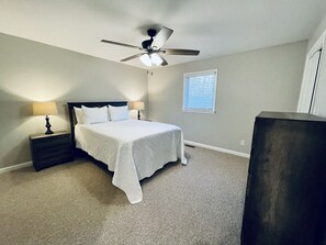 6 bedrooms, desk, free WiFi, bed sheets