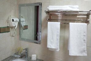 Bathroom - Mengcheng Jiayue Hotel (Mengcheng)