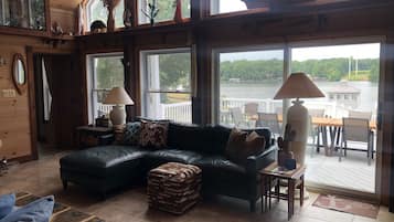 Smart TV, fireplace, DVD player, books