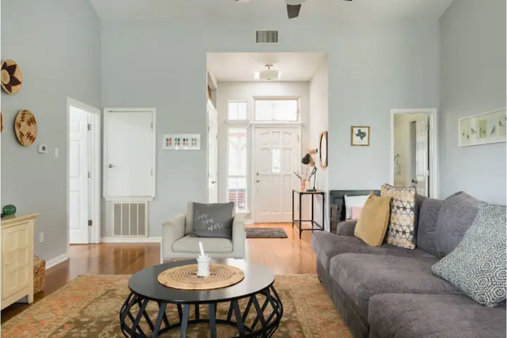 Country Living Close to Downtown Georgetown