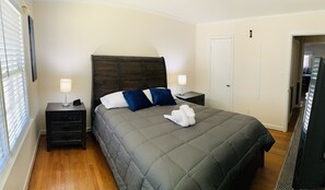 3 habitaciones, escritorio, tabla de planchar con plancha y wifi 