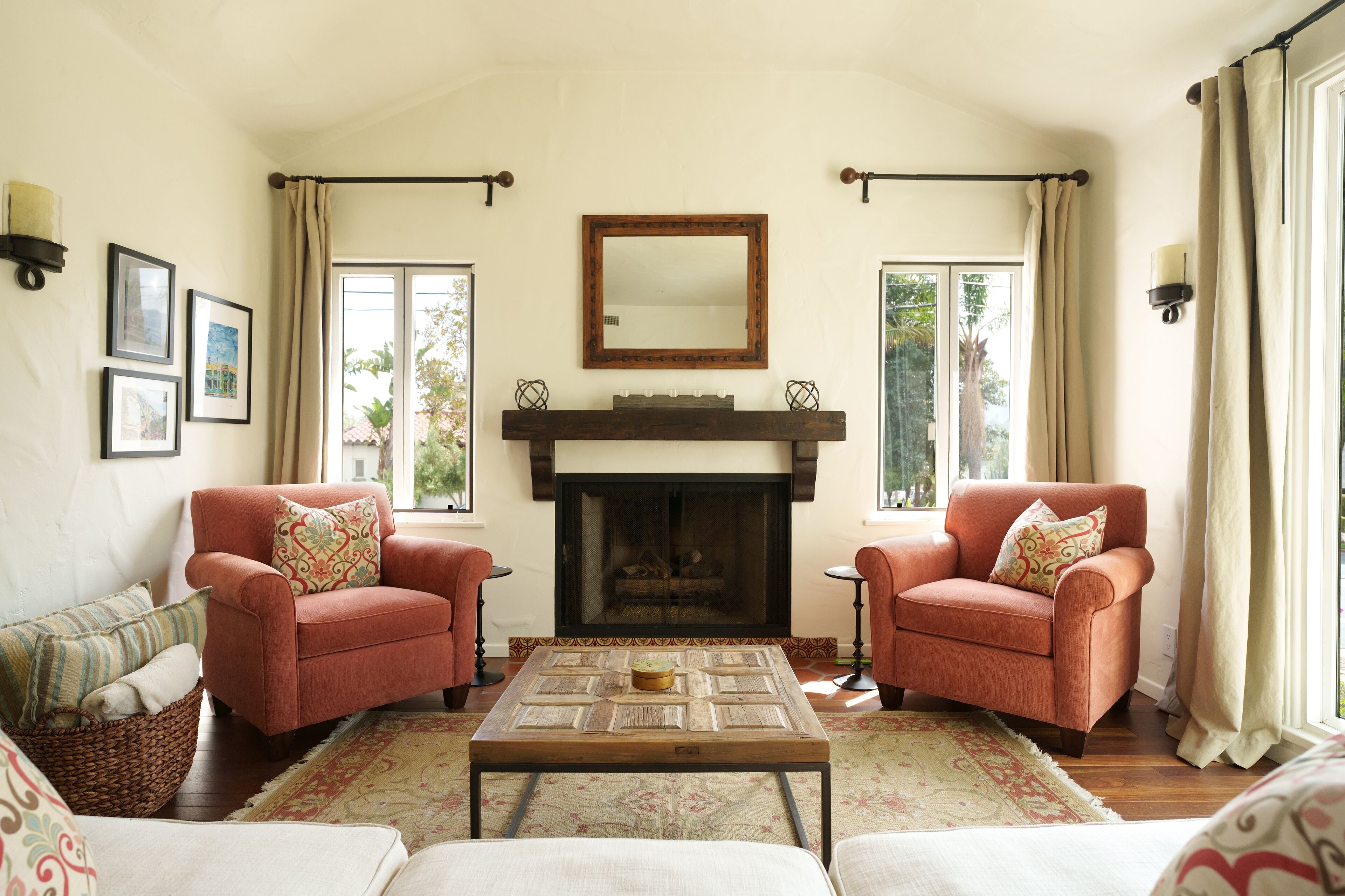 Charming Spanish 3 Bedroom Home in Glendale