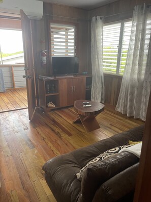 Lounge - Royal Rat Hostel (Placencia)