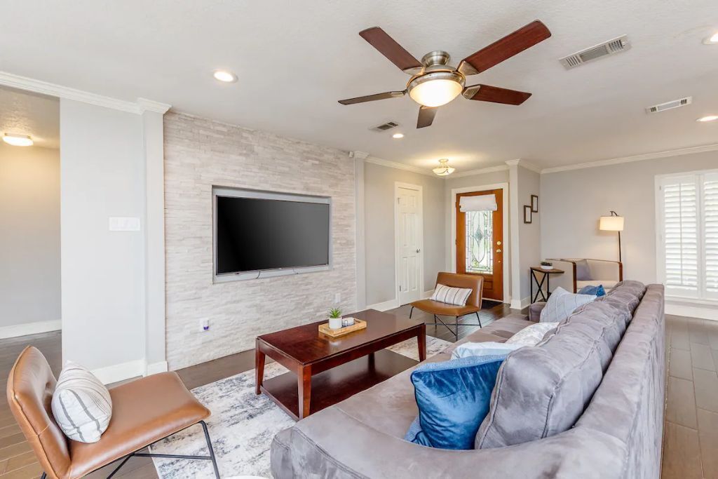 The Live Oak Place |3BR2BA| Serene Location!