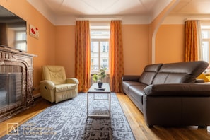 그랜드 아파트, 침실 3개, 금연 | 거실 공간 | 플라스마 TV