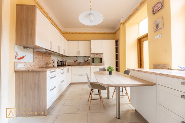 그랜드 아파트, 침실 3개, 금연 | 전용 주방 | 대용량 냉장고, 전자레인지, 오븐, 식기 세척기