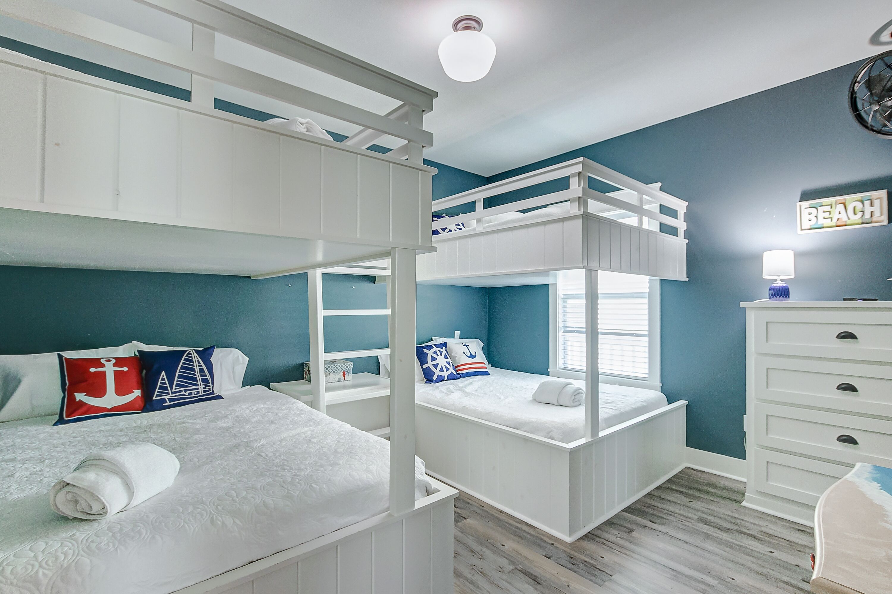 No Cleaning Fee! Walk Beach, Grill + Tiki Bar!
