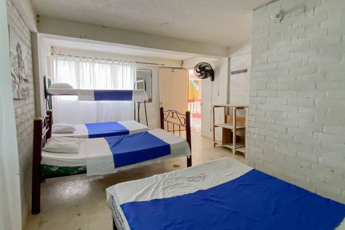 Habitación familiar | Wifi gratis y ropa de cama
