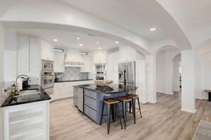 Fridge, microwave, oven, stovetop - Lakefront swim/fish dock, hot tub, game room (Spicewood)