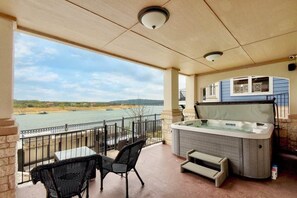 Outdoor spa tub - Lakefront swim/fish dock, hot tub, game room (Spicewood)
