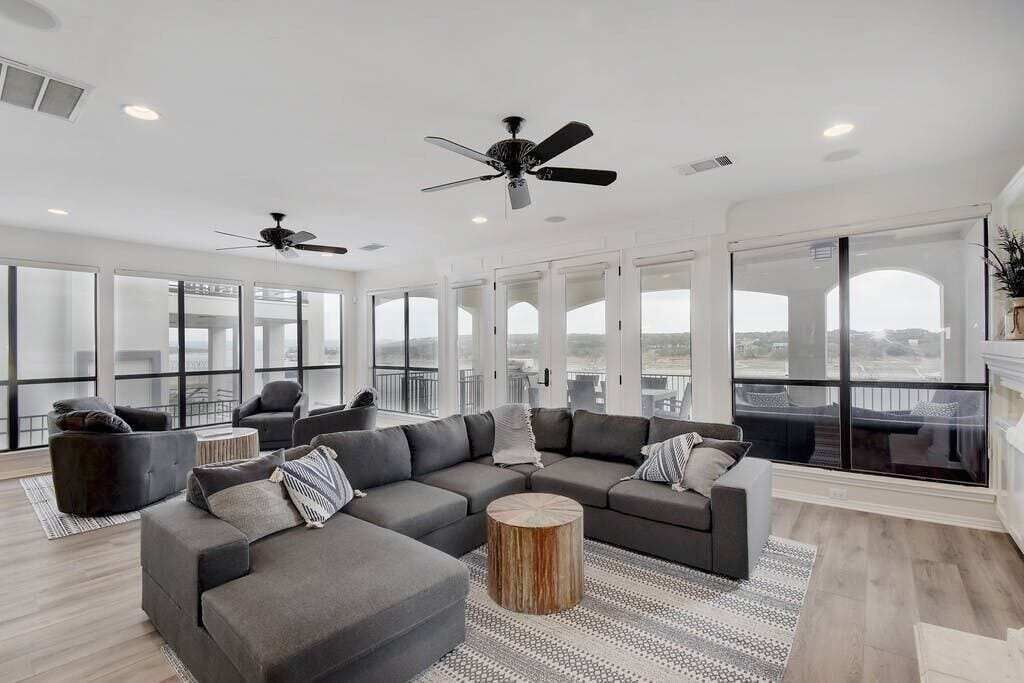 *NEWListing! *Spacious Outdoor Kitchen GameRoom HotTub Dock On Water Amazing!*