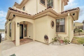 Exterior detail - Lakefront swim/fish dock, hot tub, game room (Spicewood)