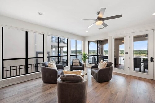 Family Lake Retreat Hot Tub, Game Room & Lake Access