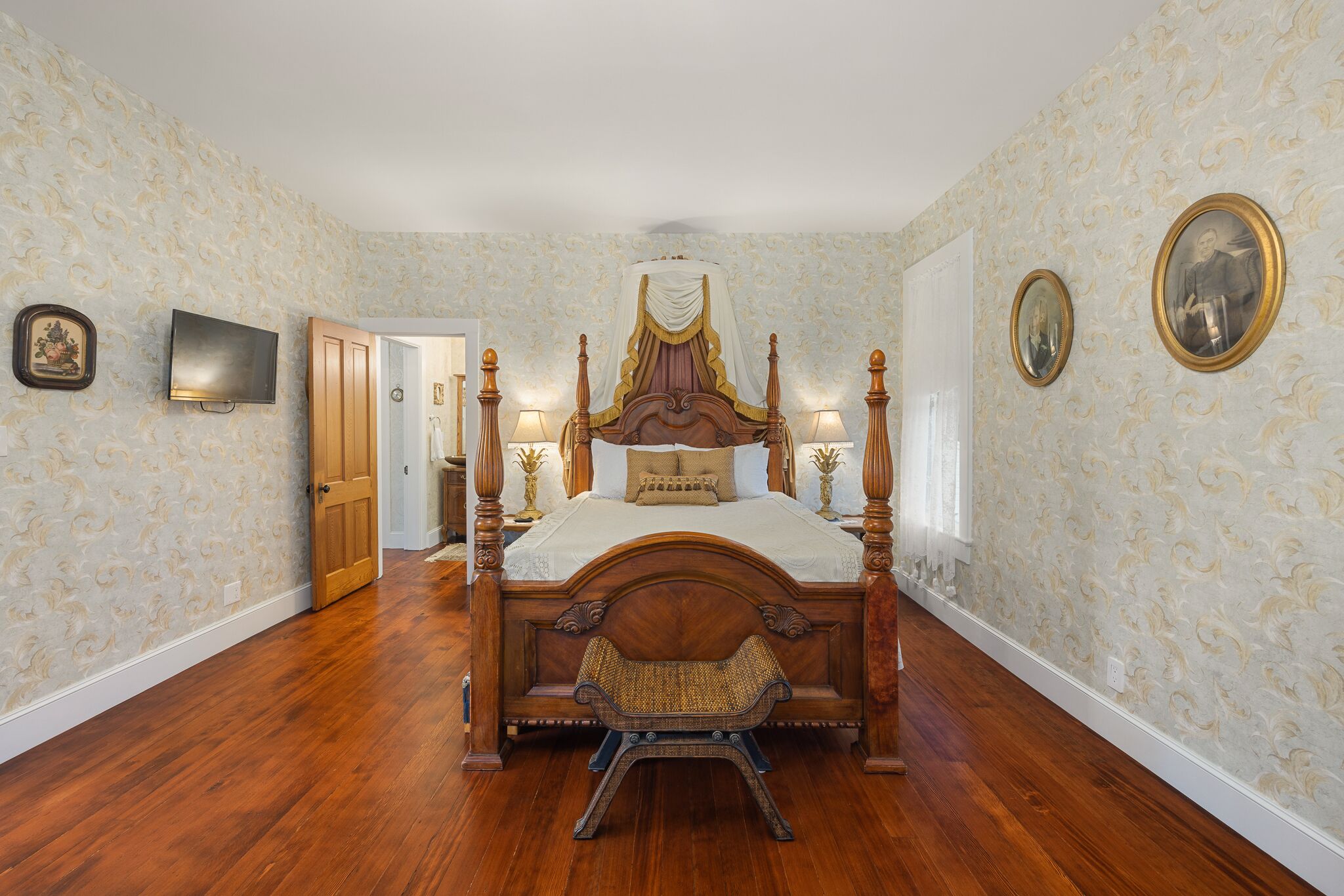 Goodspeed House-TWO ROOM PRIVATE SUITE-Historic Queen Anne on the Oregon Coast