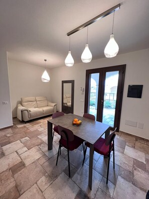 Living area - New apartment 700m from the center and 1.5 km to the beach (Sardegna)