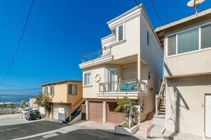 Steps to the sand and award winning shops and restaurants!