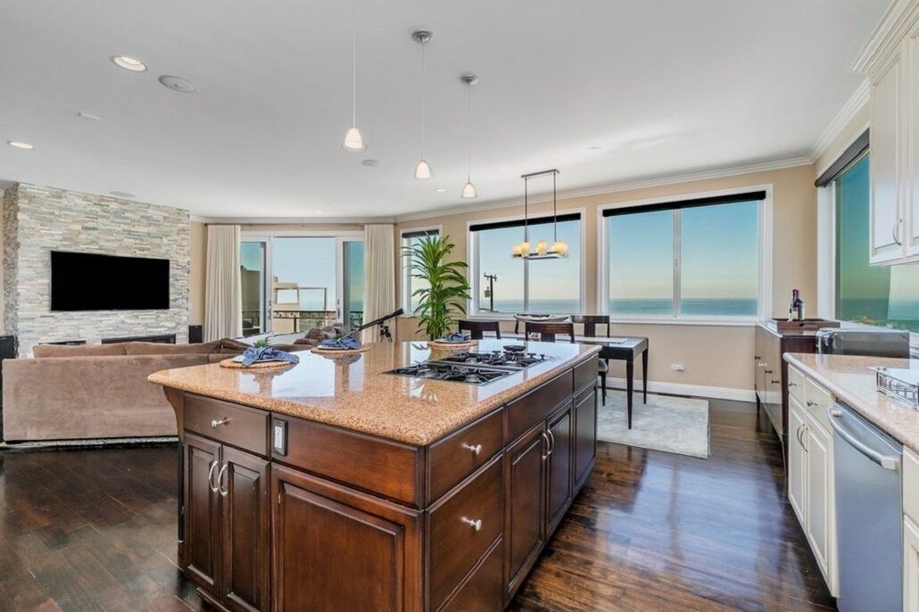 Panoramic Ocean View Luxury House in Downtown Manhattan Beach!