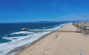 3 minute walk to the sand!