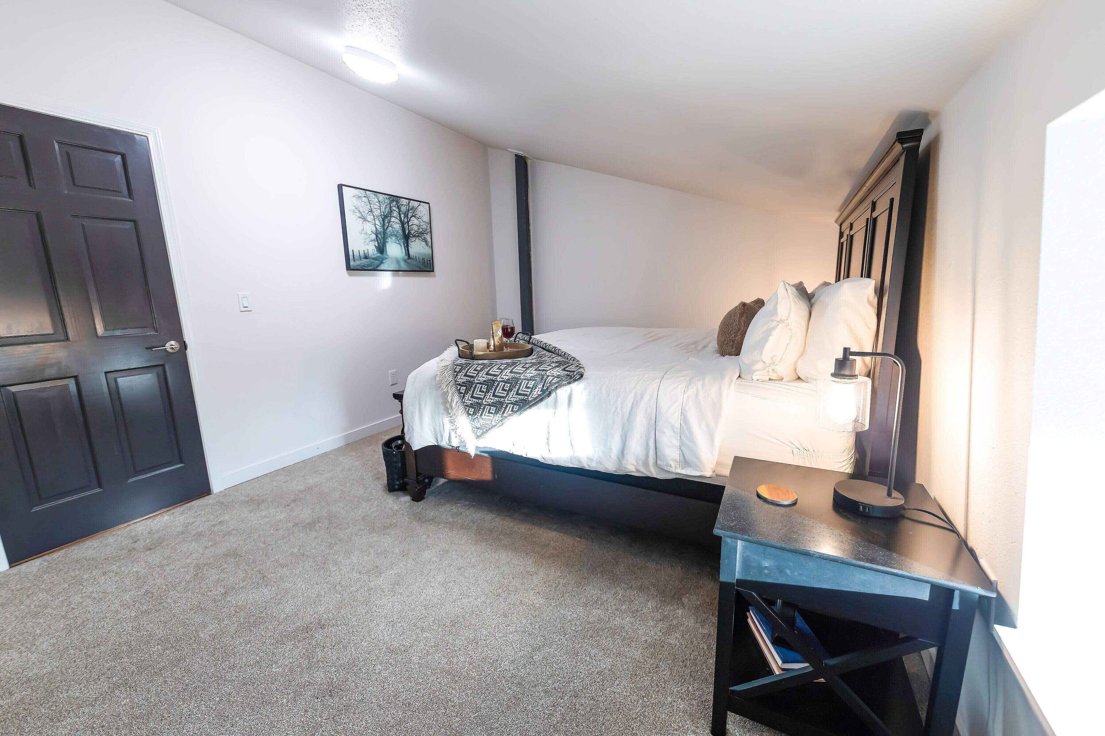 Bushplane Hangar Home on Runway! Chic Luxe Aurora Views Ultimate Alaska Getaway