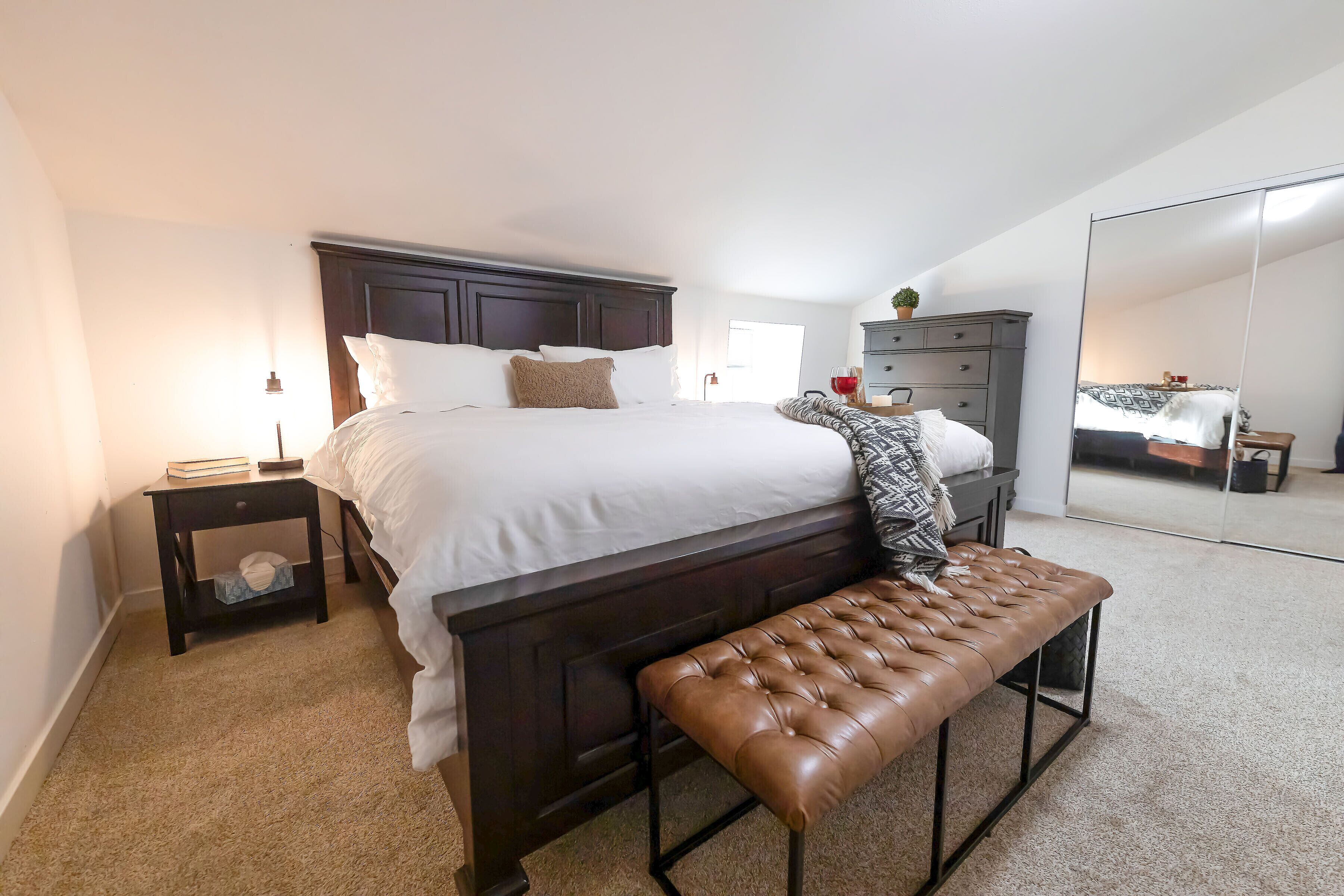 Bushplane Hangar Home on Runway! Chic Luxe Aurora Views Ultimate Alaska Getaway