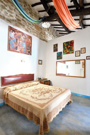 2 bedrooms, iron/ironing board, travel cot, free WiFi - The pergola (old house) inside the history of Sardinia. (Gergei)