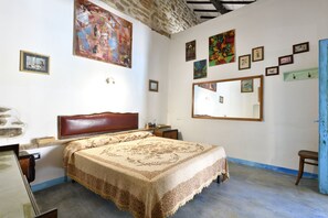 2 bedrooms, iron/ironing board, travel cot, free WiFi - The pergola (old house) inside the history of Sardinia. (Gergei)