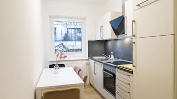 Superior Apartment | Private kitchen | Electric kettle, high chair