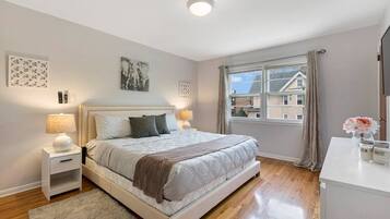 2 bedrooms, iron/ironing board, free WiFi, bed sheets