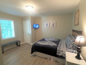 3 bedrooms, desk, iron/ironing board, free WiFi