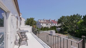 Outdoor dining - Beautiful, Beach Block,3 Bedroom, 2.5Bathroom townhouse with front and rear deck (Brigantine)