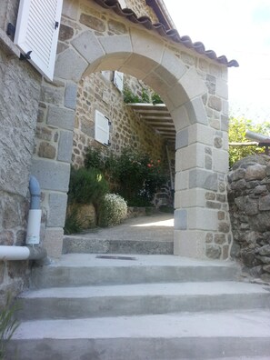 Property grounds - La Maison du Talaron (Saint-Christol)
