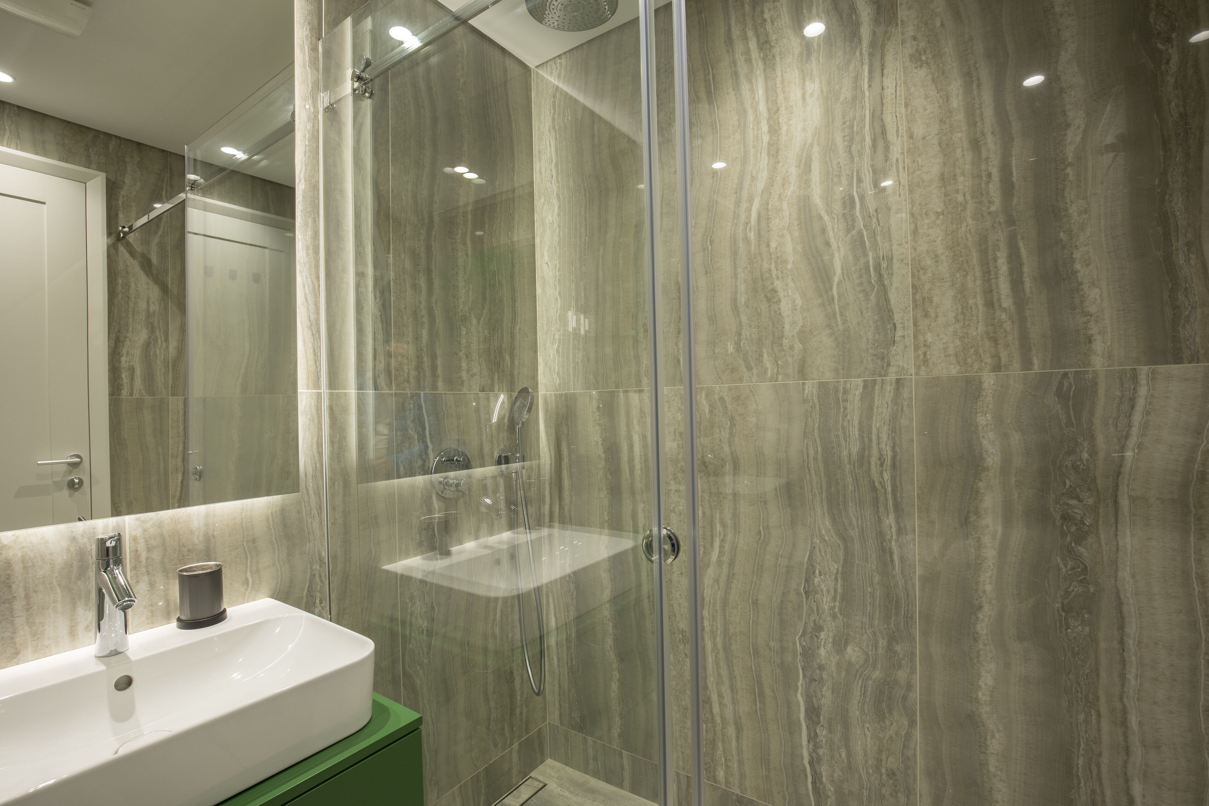 Suite monolocale Deluxe | Bagno | Doccia, soffione a pioggia, set di cortesia gratuito, asciugacapelli