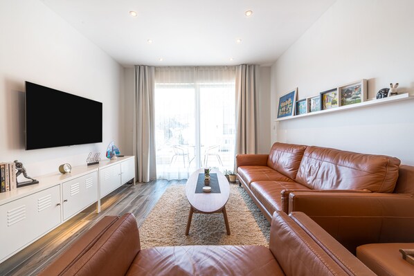 Comfort appartement | Woonruimte | Een televisie