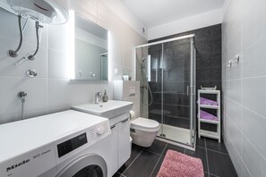 Comfort appartement | Badkamer | Een haardroger