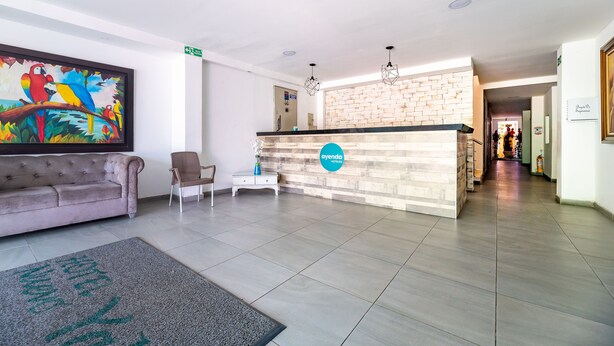 Coin salon dans le hall