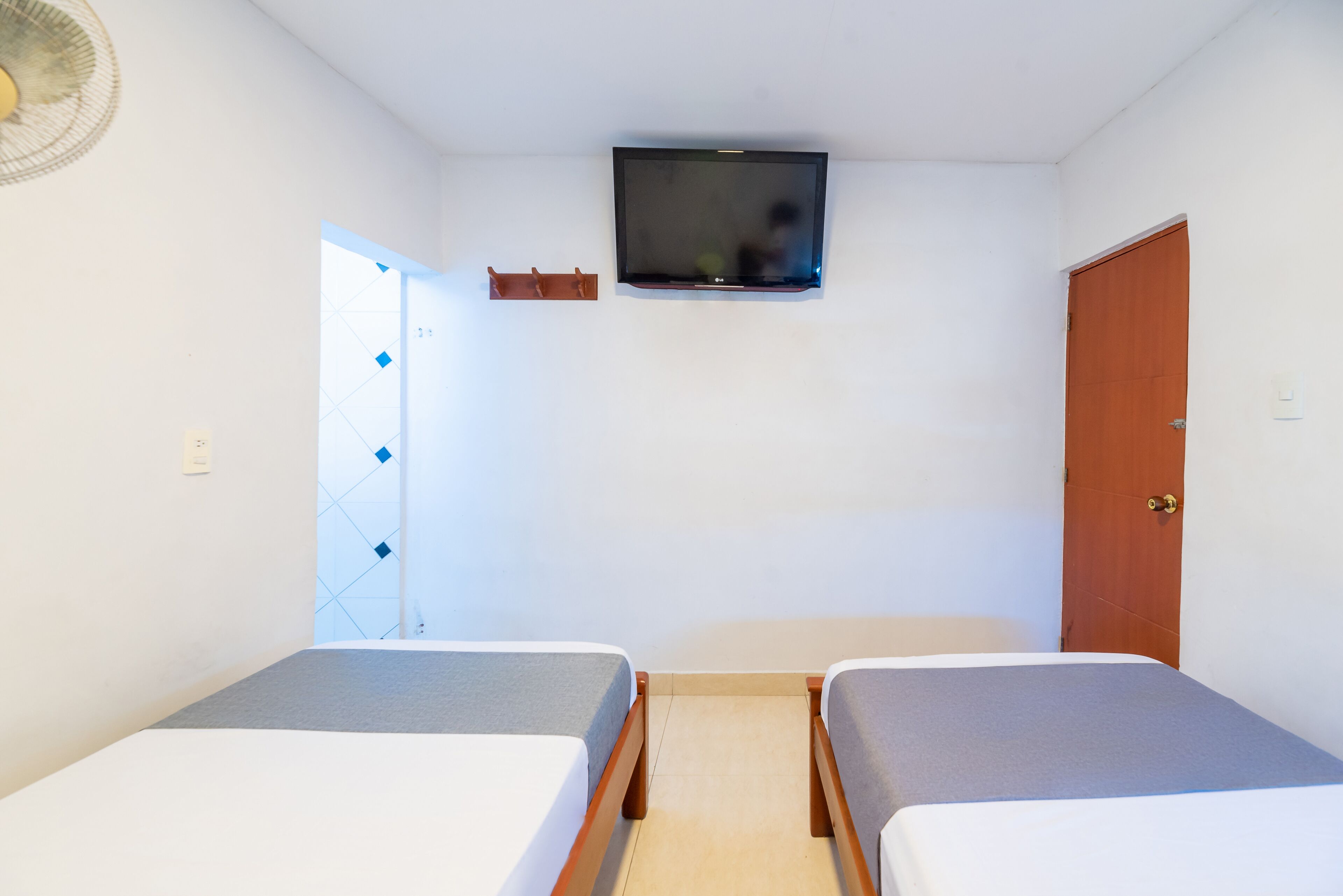 hypo-allergenic bedding, free wifi, bed sheets