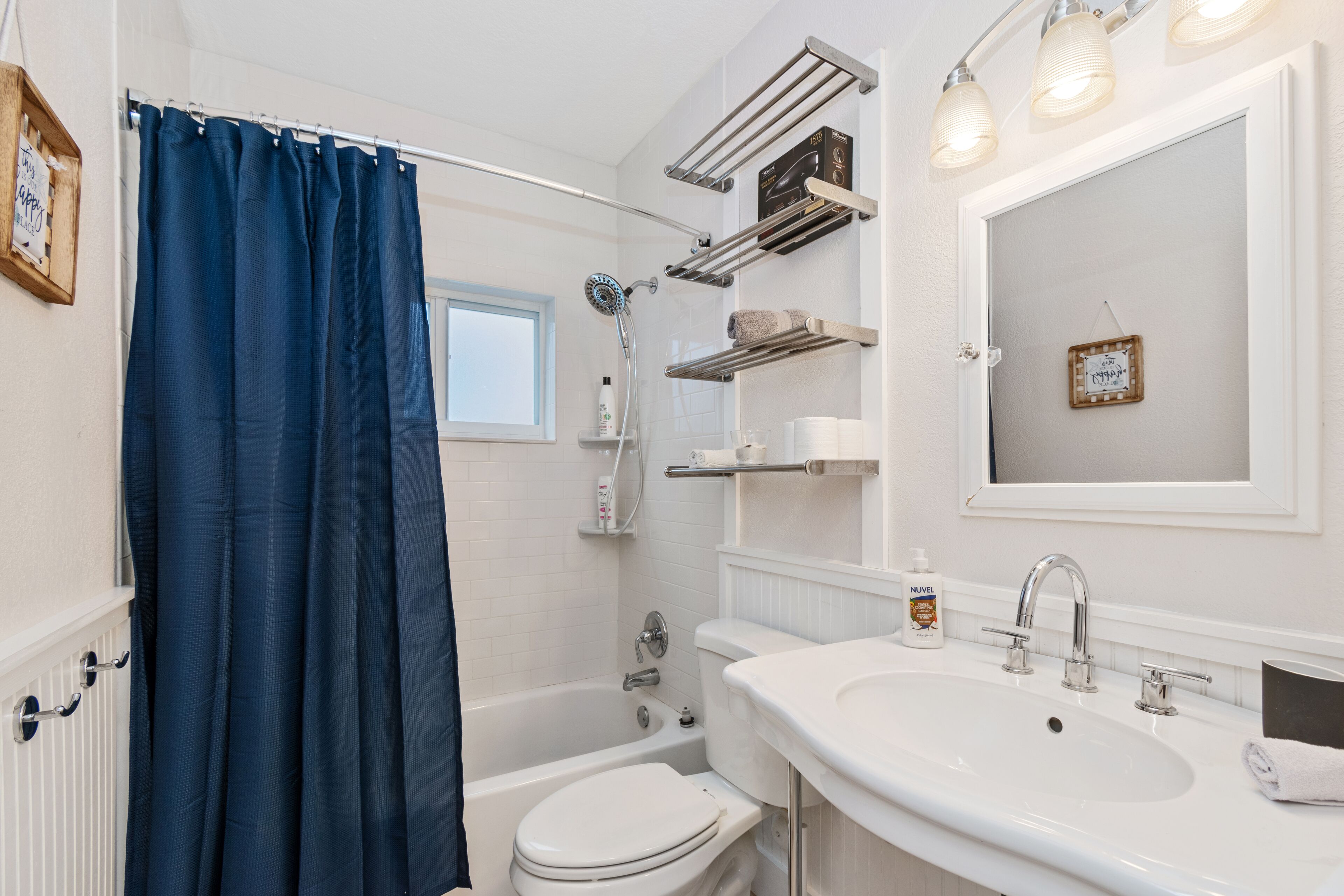 Charming Gem★ 1 block from downtown★ private patio