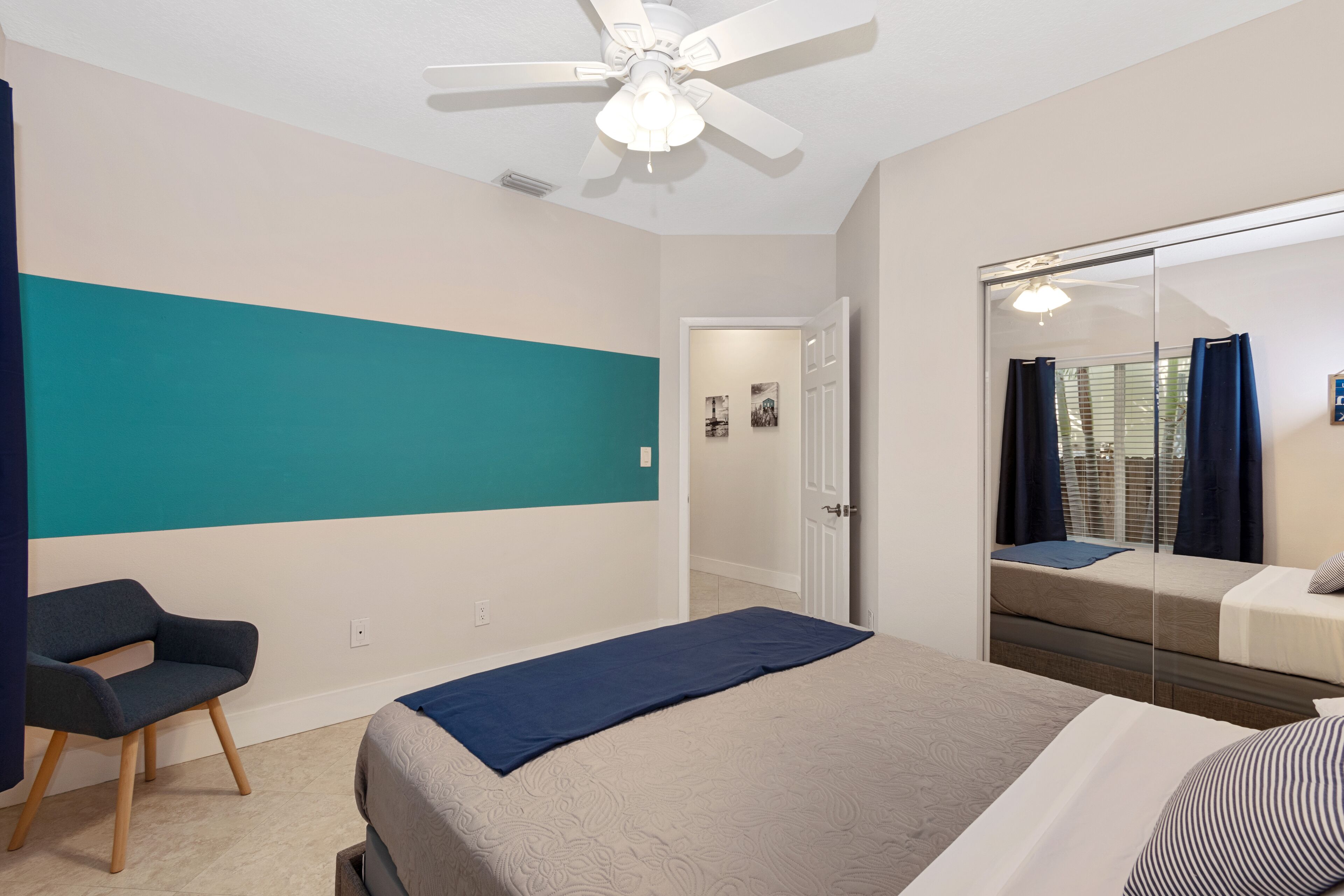 Charming Gem★ 1 block from downtown★ private patio