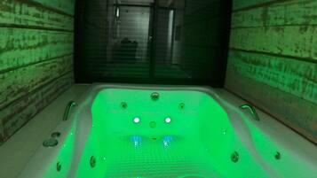 Indoor spa tub