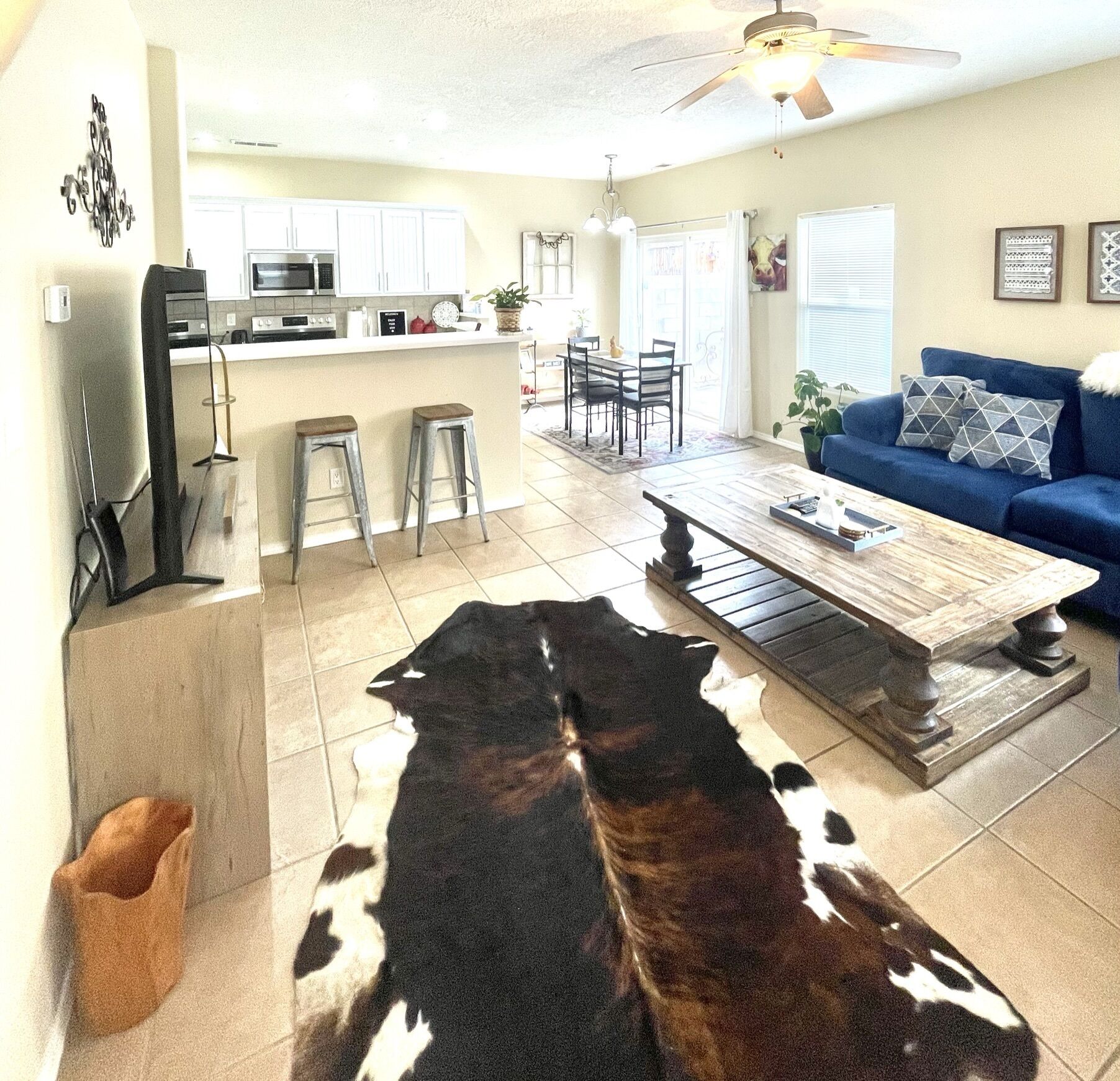 *New Listing* 3 BR townhouse with patio & garage- convenient location