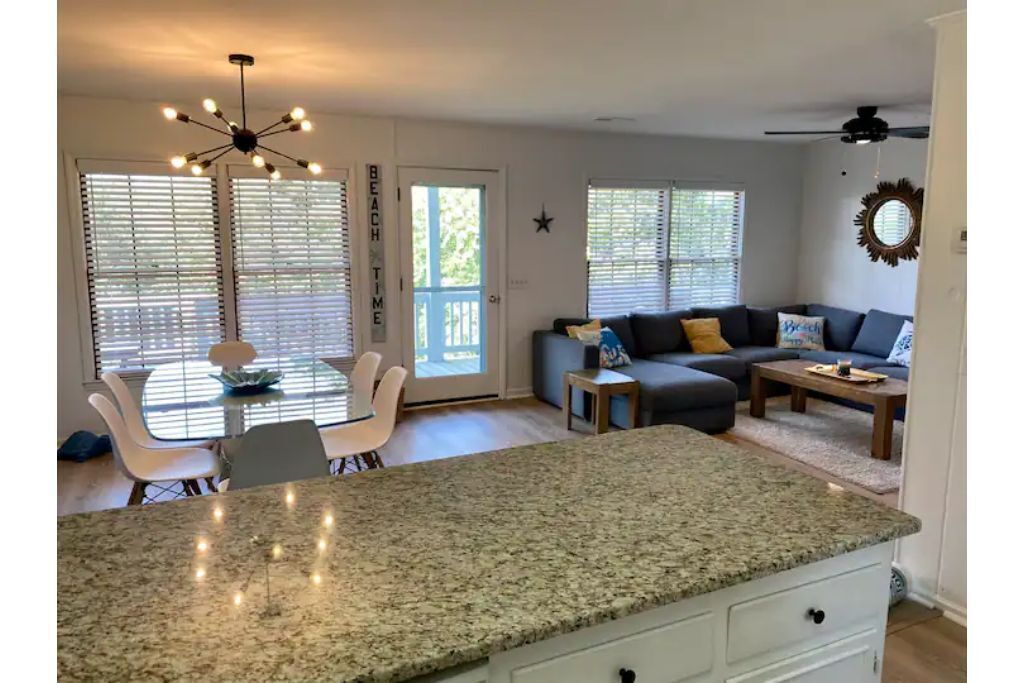 Spacious & Bright, Newly Furnished, 2-3min walk to the Beach